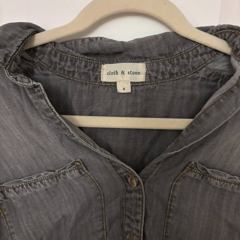 Cloth and stone button up - Picture 2 of 3